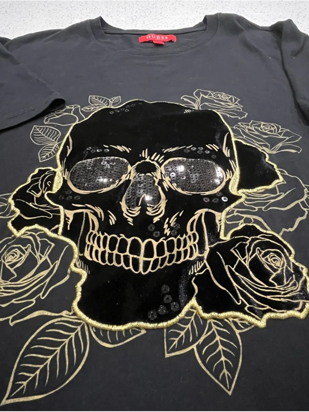 GUESS Jeans Velvet Skull Embellished T-shirt Black Sequins Gold Thread Size XL - Picture 5 of 6